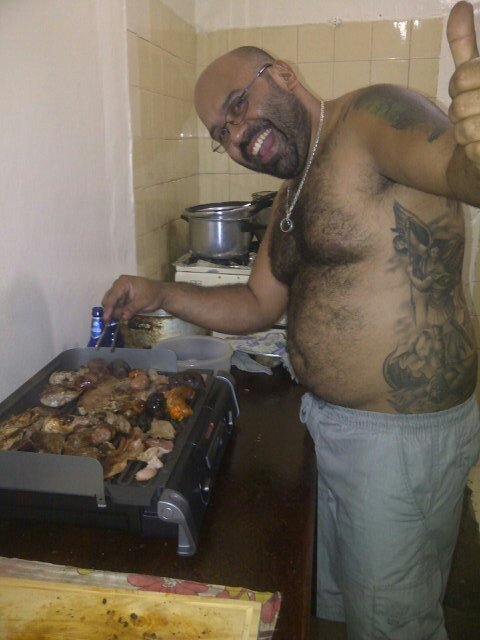 Trabajador al 200% amante de una buena compañía una buena comida una bebida o lo que salga