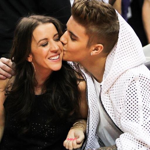 My king @justinbieber and my queen @selenagomez  I LOVE U SO MUCH   FOLLOW ME PLEASE @mellythemonkey followed me 04/09/13