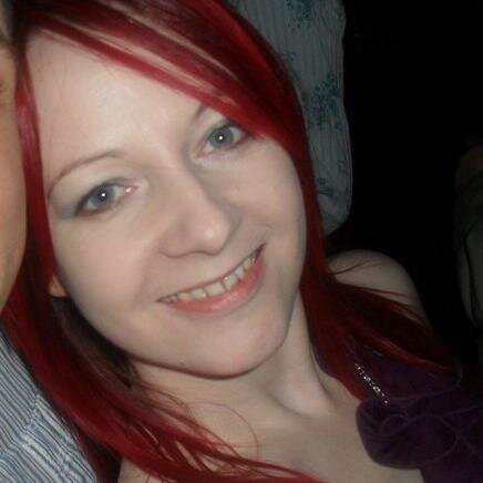 Freelance Graphic designer, Virtual Assistant, beauty/fashion/lifestyle/tech blogger, redhead, proud mum, music junkie,forever on a diet!!