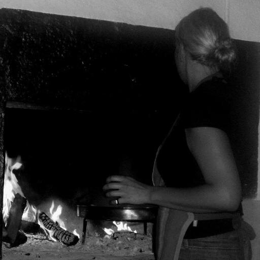 AnnemienVDL's profile picture. late bloomer, realist, bewildered, dark horse with white elephants