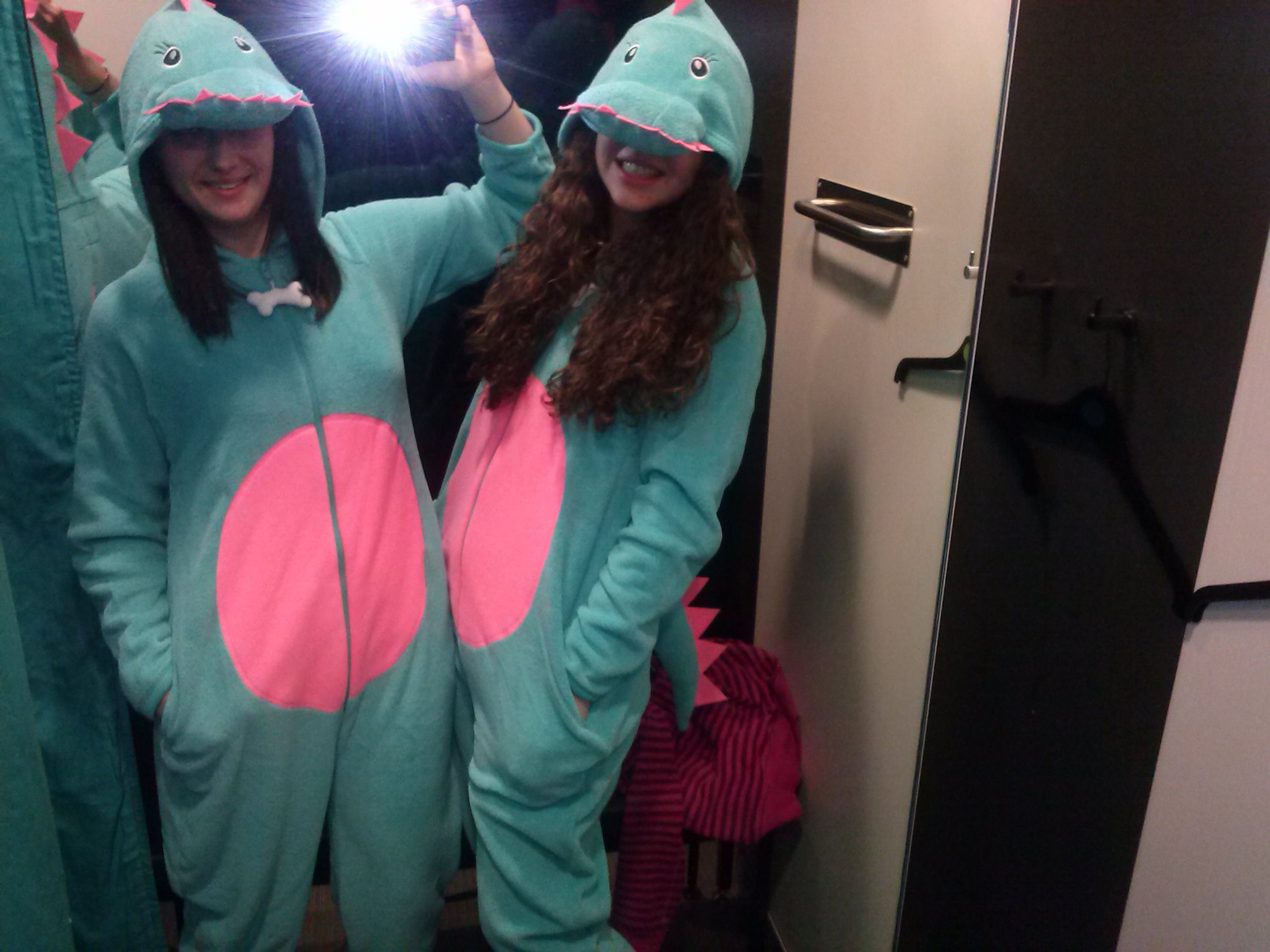 Como mocos, ven a verme a Alcañiiiz. Follow @patriciaayuda29 @lauraa18_9 @EvaMoles19