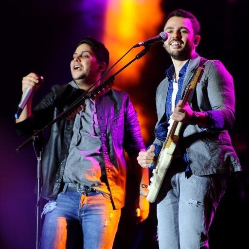 Fc feito com muito carinho para a melhor dupla do MUUUNDO! aqui uma Jorteusete dos meninos, Jorge e Mateus !
Administradora: @Biiah_Galvao ♥♥