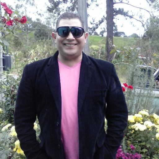 calmo,gosto muito de escutar as pessoas ,mas o que  me impressiona  nos  fracos e que sempre precisao humilhar os outros  para  sentiren-se fortes.