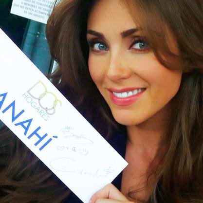 Sentir sua falta é minha necessidade, vivo sem esperança porque sei que você não voltará (8) eu te amo Anahi ♥
✈  Macapá-AP ☼☁☾✰