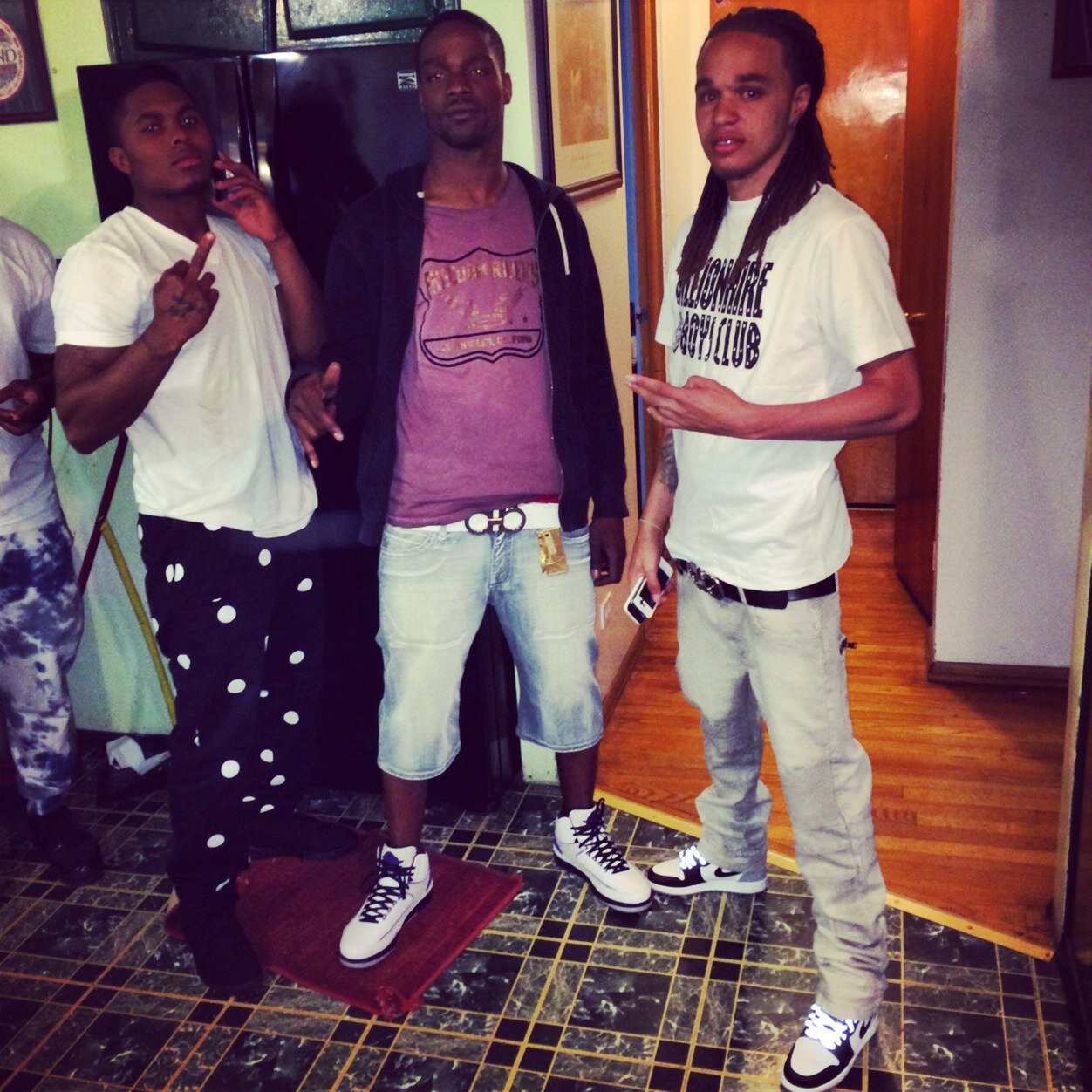 #Newmoneyteam  teamwork make the #dreamwork  family love an cash is wat I live for ❤️ #allwell to the brothers  ☝️✊✋ #cash make the world go