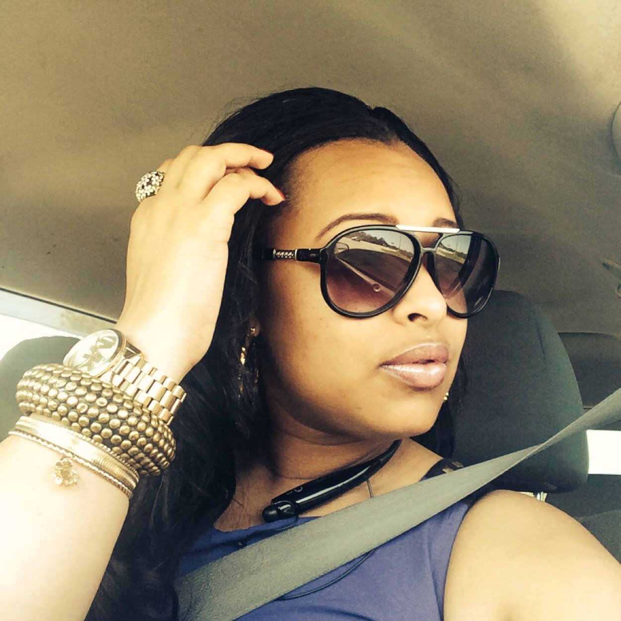 hello my name is erinsimone! if you wanna kno jus follow me!!!