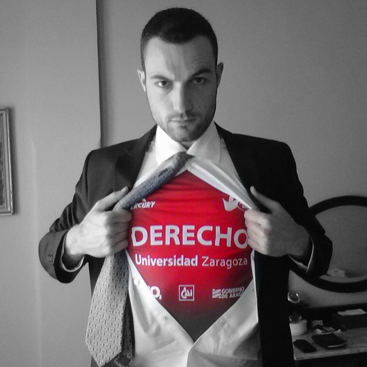 Delegación de Alumnos de la Facultad de Derecho de @unizar. Representamos tus problemas e inquietudes, acercate y te ayudaremos. Mail: zaraderecho@gmail.com