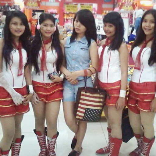 Shake your body ladies! Come and join us! Cp : @Rismanrhlzh (+) 7A08DD5A/083899016800