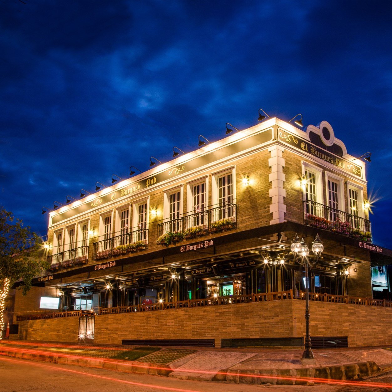 ElBurguesPub's profile picture. Aquí usted podrá disfrutar una gran variedad de cervezas, licores y cócteles acompañados por nuestros deliciosa comida en un sitio exclusivo!