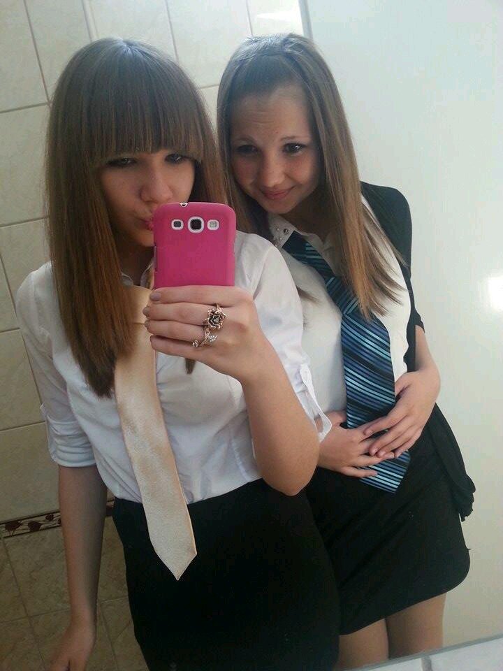 hey babe:) follow me and I'ill follow back.:3// miskolc, 15 // I love you3 //Good time+crazy friends=amazing memories  //