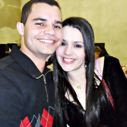 A arte de viver é acordar a cada dia , levantar a cada tombo e sorrir a cada tristeza !