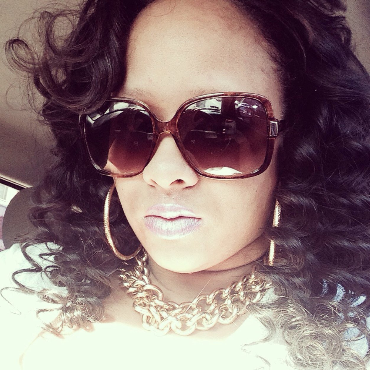 Young indepent ,yea she work hard!!