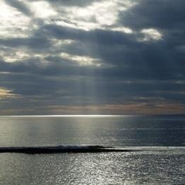 A photo diary of the sea and sky taken from my window. Artist, wheelchair user, NUFC fan,lover of Northumberland. Also at @mickoxley