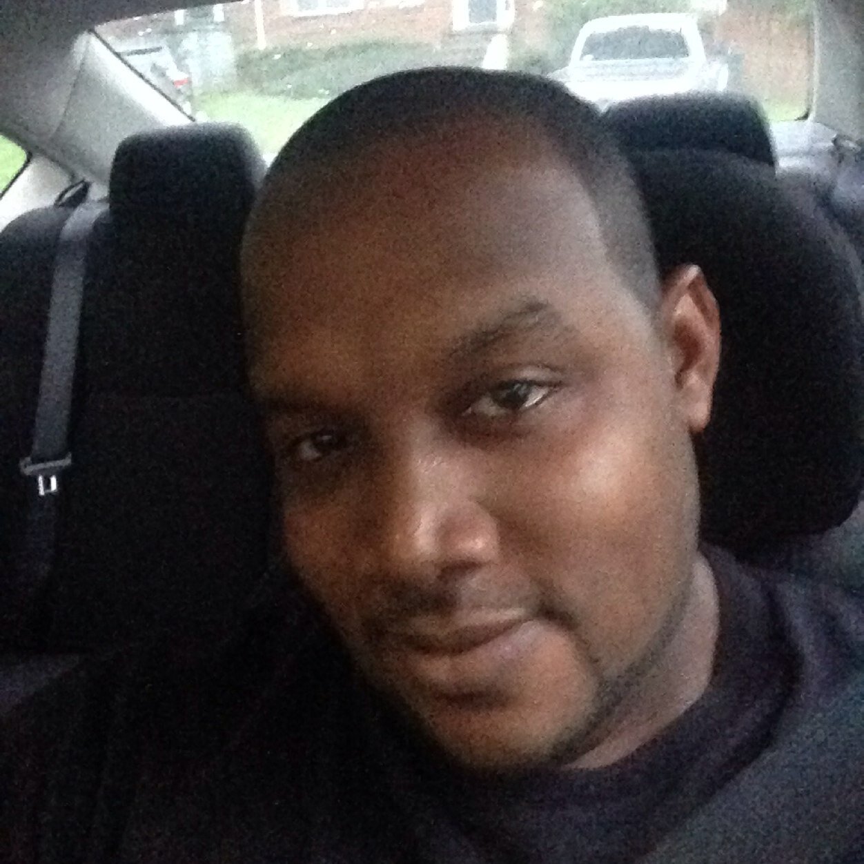 Management for Elz Jenkins... Producer, Songwriter, Audio Engineer.