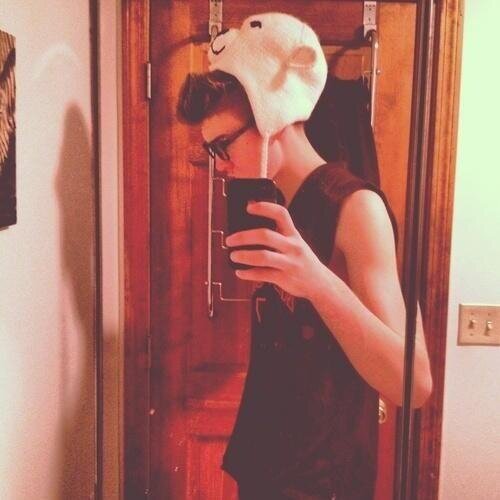 BoyBelieber 16 years old from Bulgaria live in France ^_^
Follow back :3