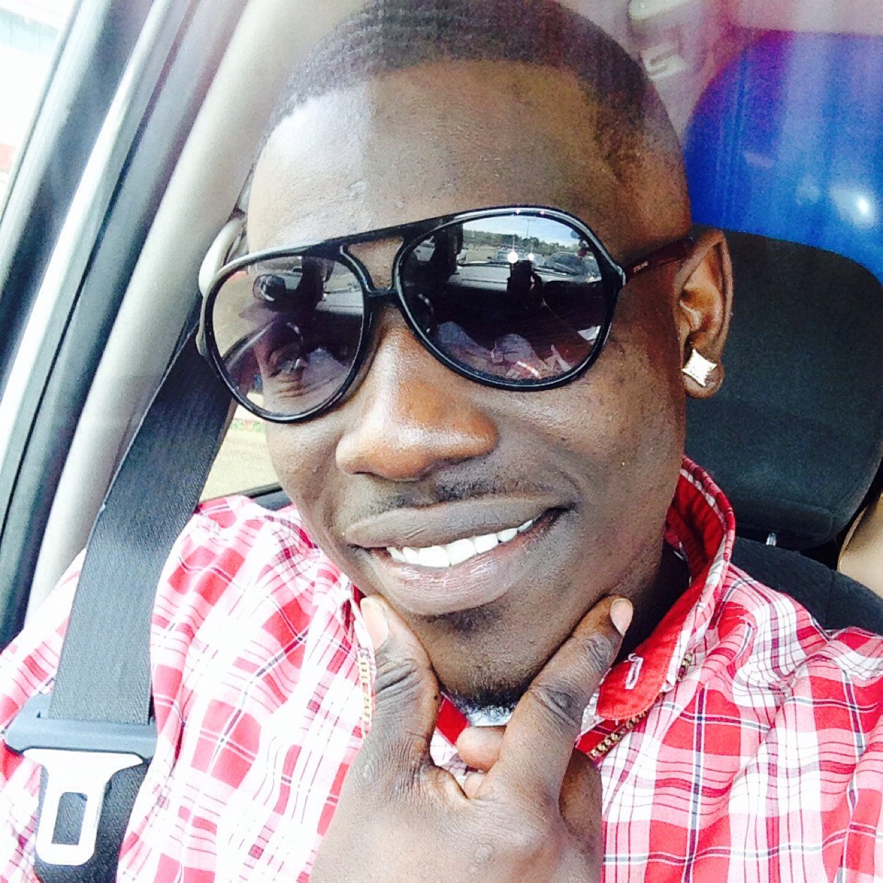ii perfer a nigga ta follow me in da streets , not twitter,! But on another note : #Team Kobe #Team Football #Team IDGAF #Team Cheifa #Team 99.9% TTRILL