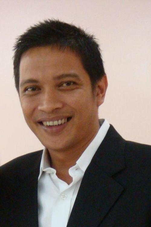 A husband, father of two adorable kids. Studied architecture and now love to design and to build. Peace lover, easygoing but perfectionist