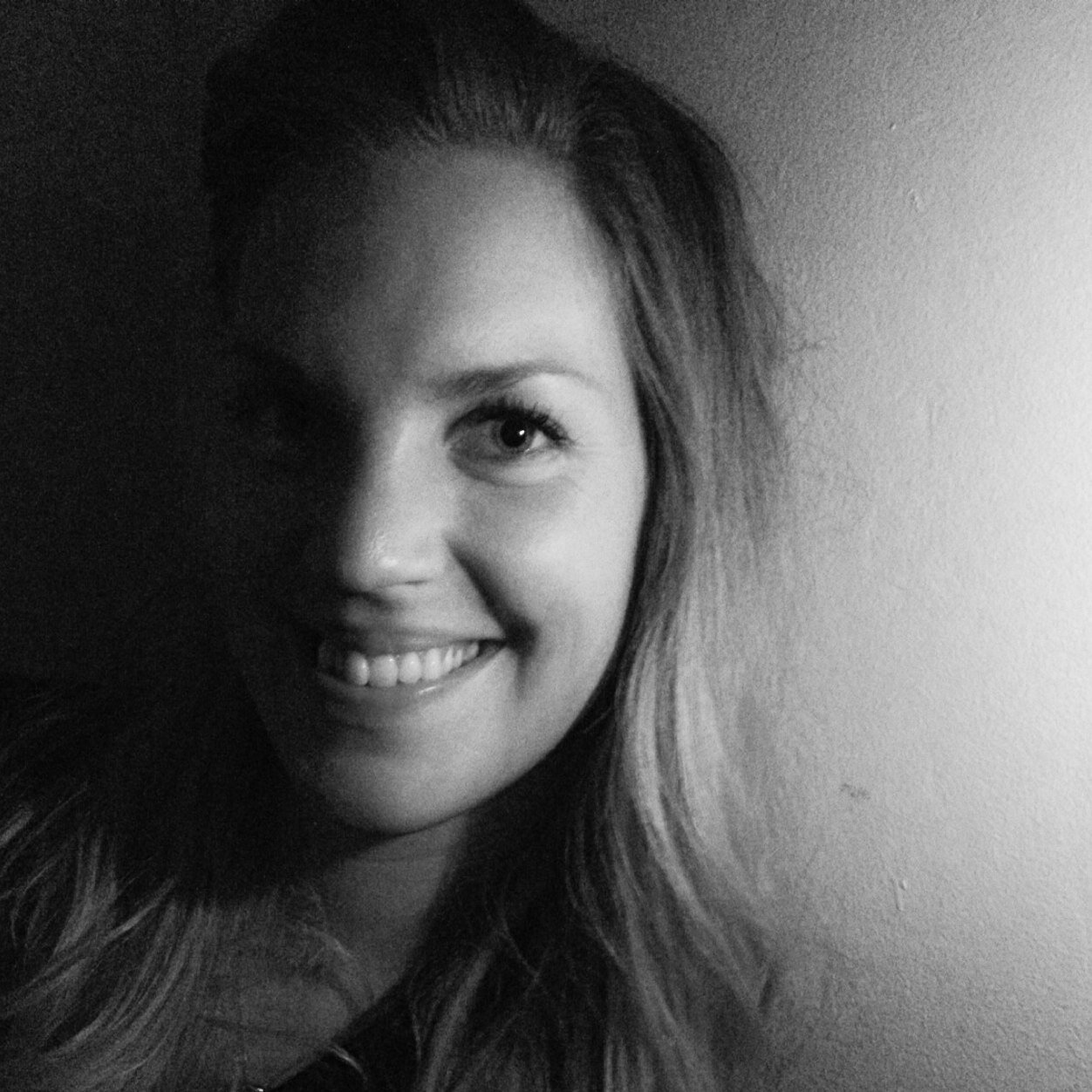 Rapp norrländska, skribent, copywriter och redigerare med fäbless för musik, text och design.