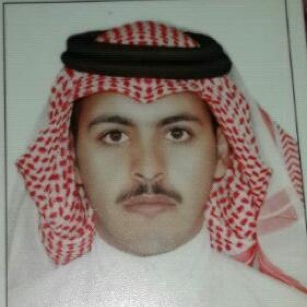 ........الطيب الطيب يموت وفقدناه / ولا الردي لو مات محدن اباكيه ..............
بعض البشر تارد على المارد ويكفيها الغدير / وبعض البحور تغيض ماتقطع ضما شرابها