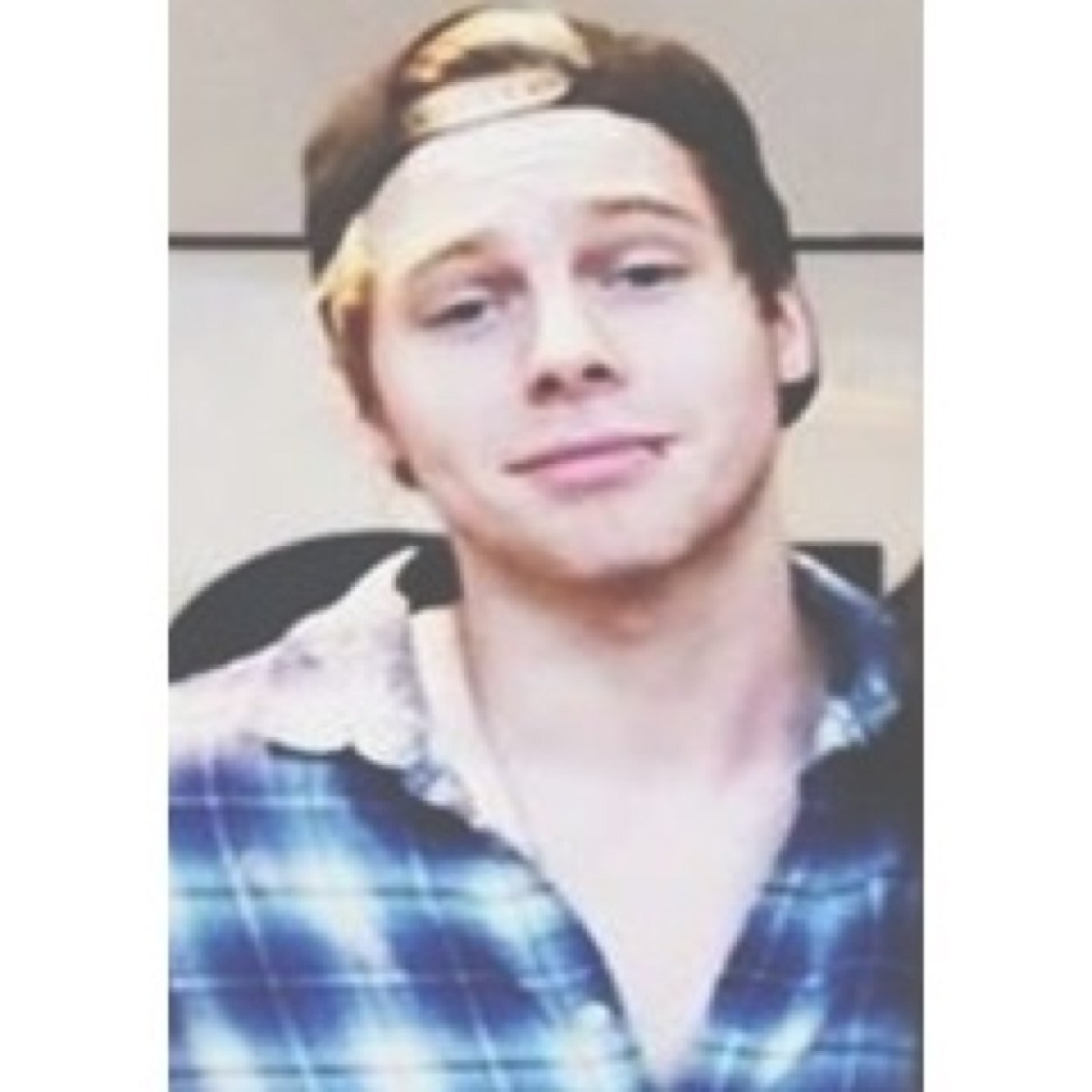 hiiii xx i gave you a free follow so please follow @skylinehemmings for me :) i'll follow back if you ask!