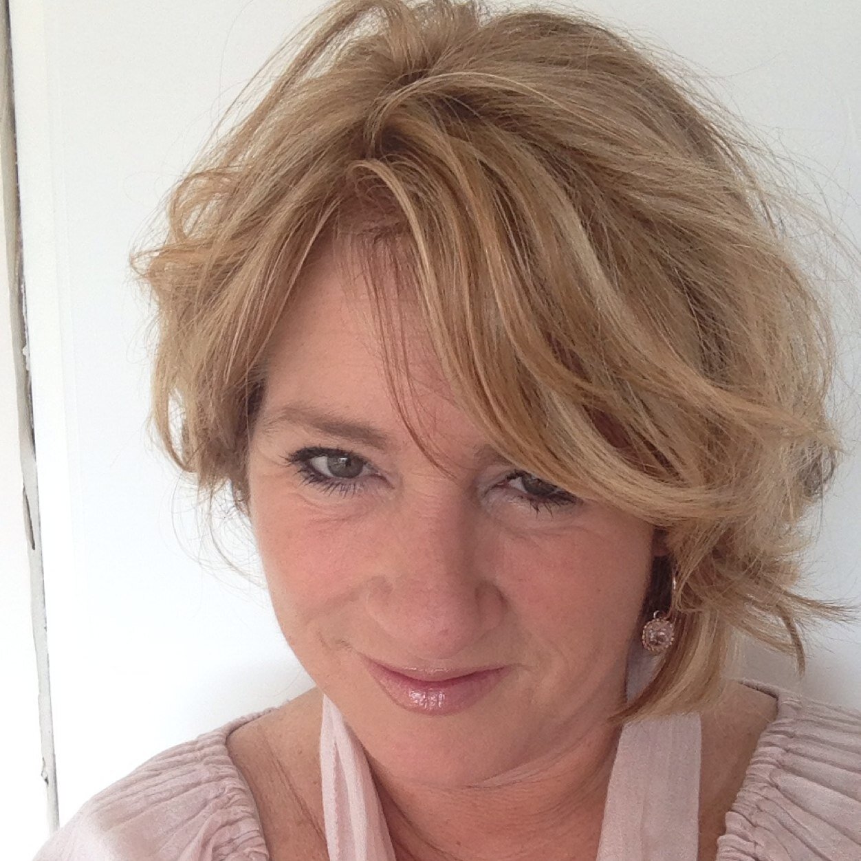 elbalini's profile picture. Docent binnenhuisarchitectuur, studieloopbaanbegeleider, mentor, levensgenieter! Zon/zee/skieen/lezen/italie/iphone/familie/stijl & vormgeving/toekomst/dromen