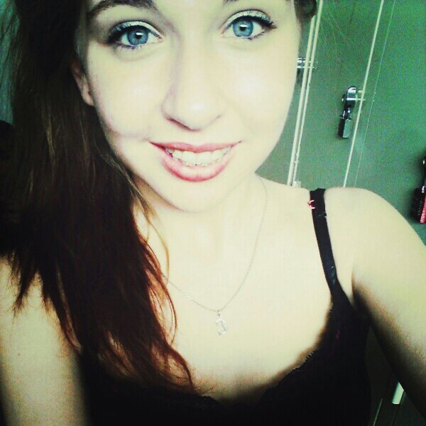 CharleneOfshl's profile picture. 15ans #Team2Coiff  LycéeFlorianSceaux