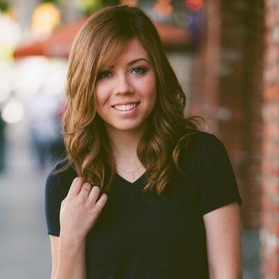 ♥ Jennette McCurdy / follow me she
♥ iCarly / it ended :(
I love everything related to Jennete ^_^