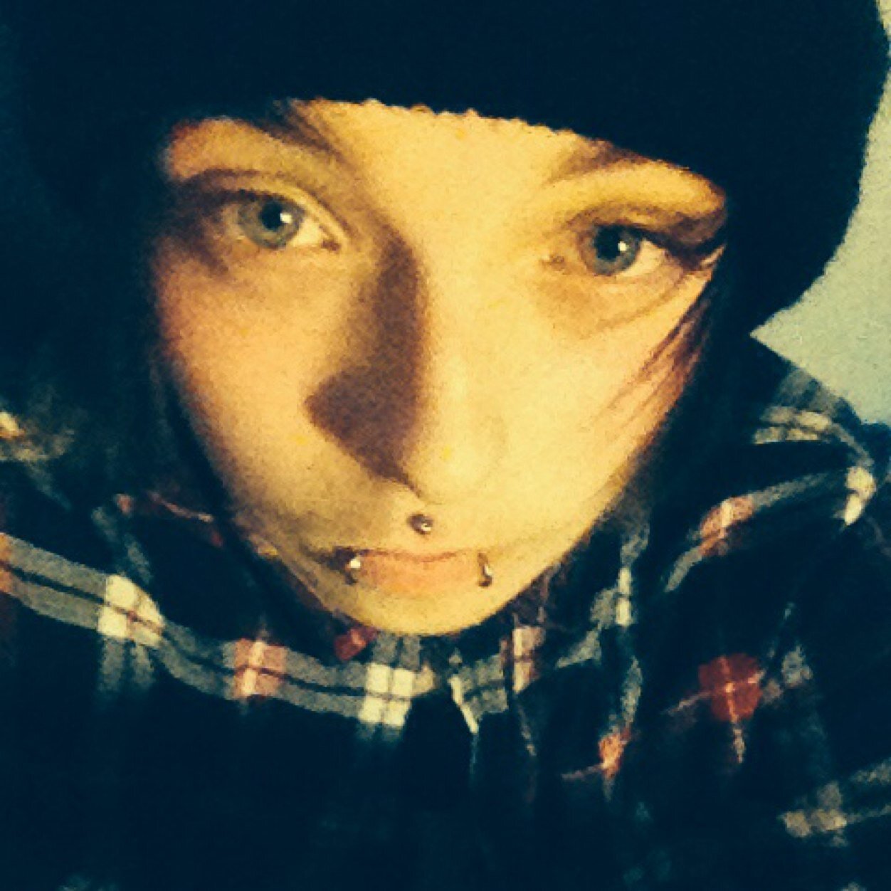 Yoo, name's Mason. Follow me on Instagram too @defend_pop_punk1

Love all types of music, love drawing and shit Follow and I'll follow back! 3