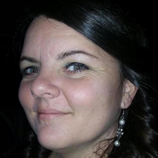 Poem maker, pizza lover, loves her children, wife.