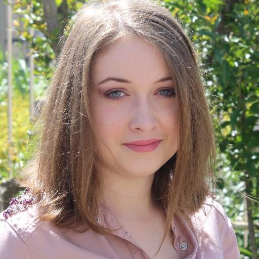 Chloé, blogueuse beauté, mode & lifestyle. Retrouvez moi sur mon nouveau compte : @loungeforgirls !