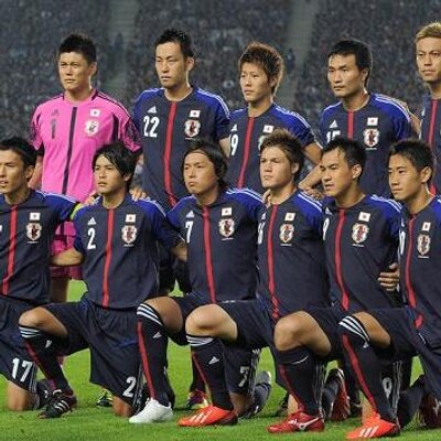 ともなり 歴代サッカー日本代表名プレー 170cmの長友と 188cmのオランダ代表 デ フライの対決 このプレイを見て 長友の戦闘力 ハンパねぇ と 思った人rt T Co 41ywgjxlwt