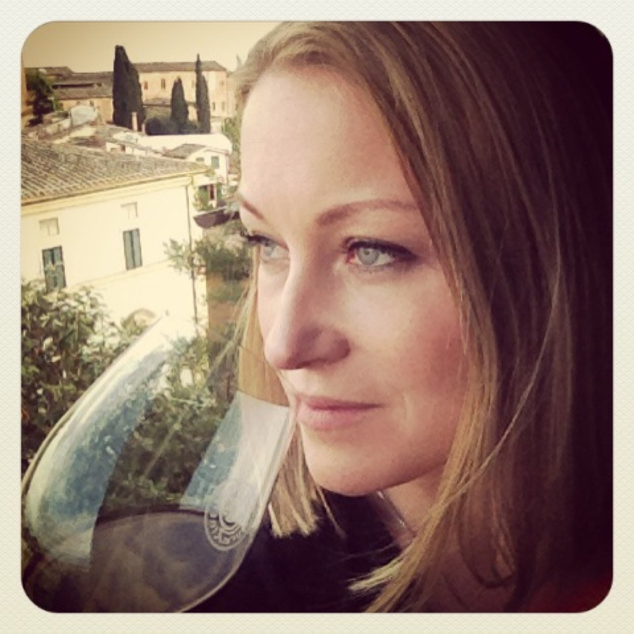 SarahSentiamo's profile picture. Webbredaktör på Allt om Vin och wownews.se Journalist & sommelier med italiensk själ.