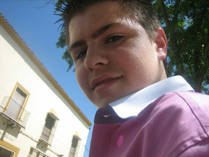 Amante de la buena musica, Dj, Productor, melómano,  muy amigo de mis amigos, amante de la fiesta.. 627851975