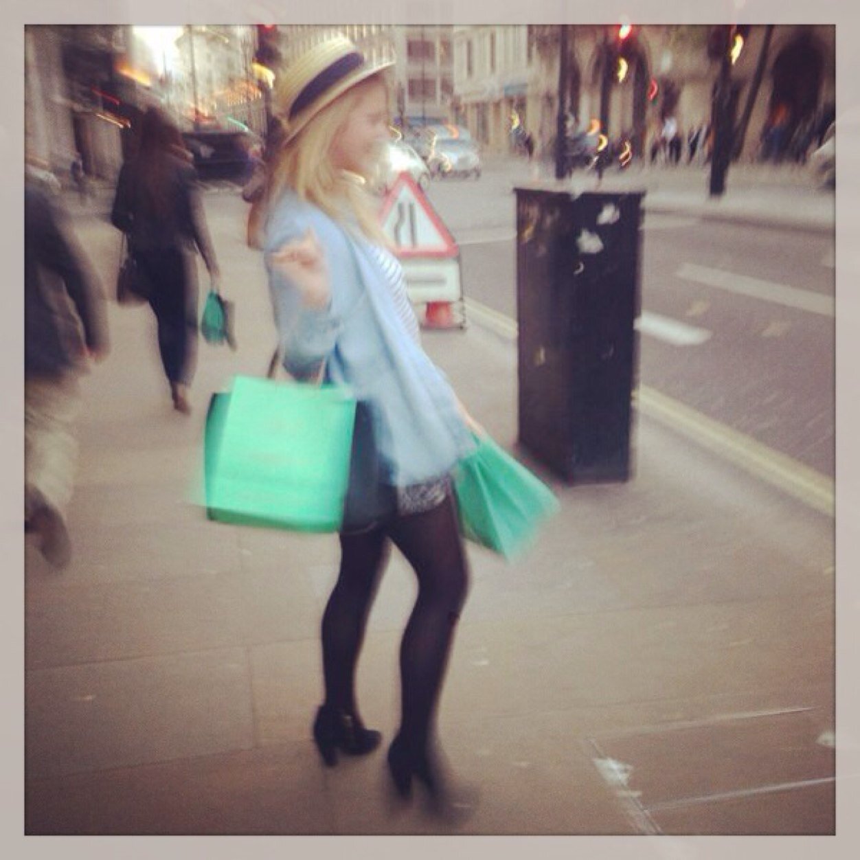 Give a girl the right pair of shoes and she can conquer the world ~ Marilyn Monroe