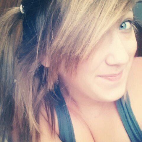 im whiskey in a tea cup :) N . CACKALACKI , insta : @smeaaatx3 ♥