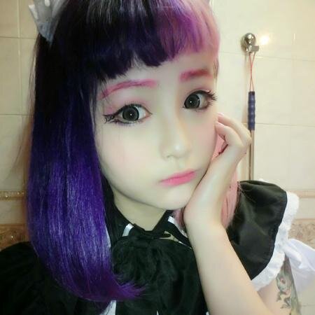 Kawaii girl in a #Neww0rld (*´・ｖ・)