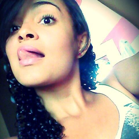#Euu !! geminiana, inteligente, educada, feliz, competitiva (odeio perder) .. quer saber mais? Pergunte! face: http://t.co/wtx6oSEA6F
