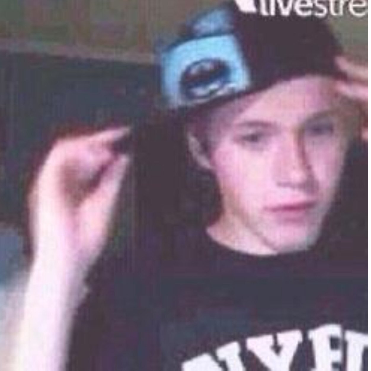 DONT FOLLOW THIS ACC FOLLOW @niallhorangasm ASK FOR A FOLLOW BACK!