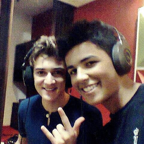 Um dia, Uma Semana, Um Ano Sem Te Ver .. O Tempo Tá Passando e Eu Não Posso Te Perder! ♫♪ @VittoreDiego Seguiu: _/_ /_  http://t.co/7TtsimbbRh
