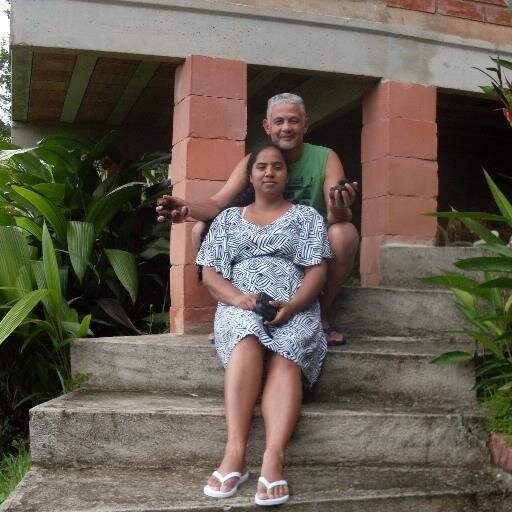Amo a Deus acima de tudo e todos,adoro ler,viajar,estar junto de minha família,adoro ouvir hinos.