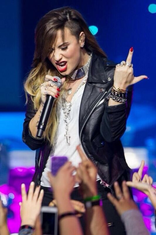 #REALLYDONTCARE i love you demi