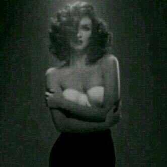 ‏‏‏‏‏‎‎‎‎‎‎ابتليت بلكوره،فعشقت هلالها. ‎‎