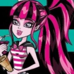 hola soy drculaura me gusta el color de rosado mi mejores amigas son @elizabet1143202 y @LagoonaBlueZ y tengo 11 años y mi amigas otras es @clawdeensuper