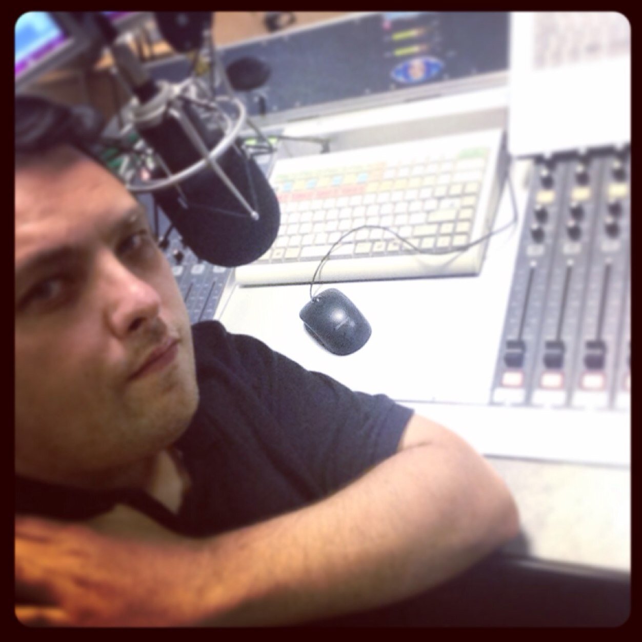 -- Listen to the house party live every friday from 5pm kicking off the weekend with some hot big tunes. -- http://t.co/whHuWvcRsT 99.8fm and phone app.