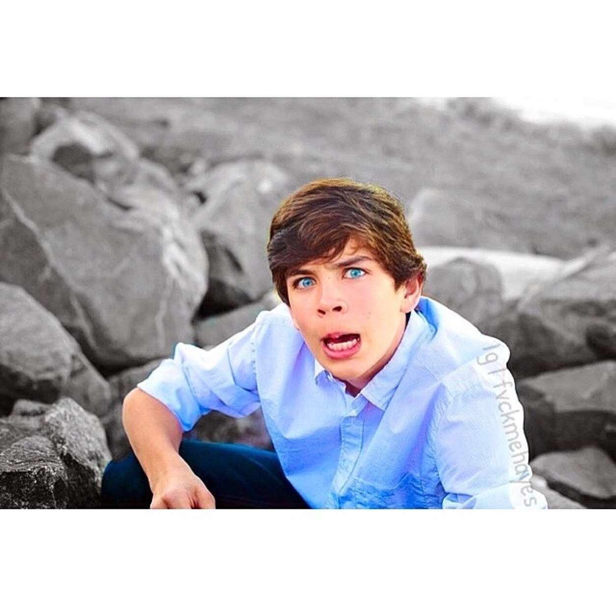 follow @griergrunge for a dm to aaron carpenter