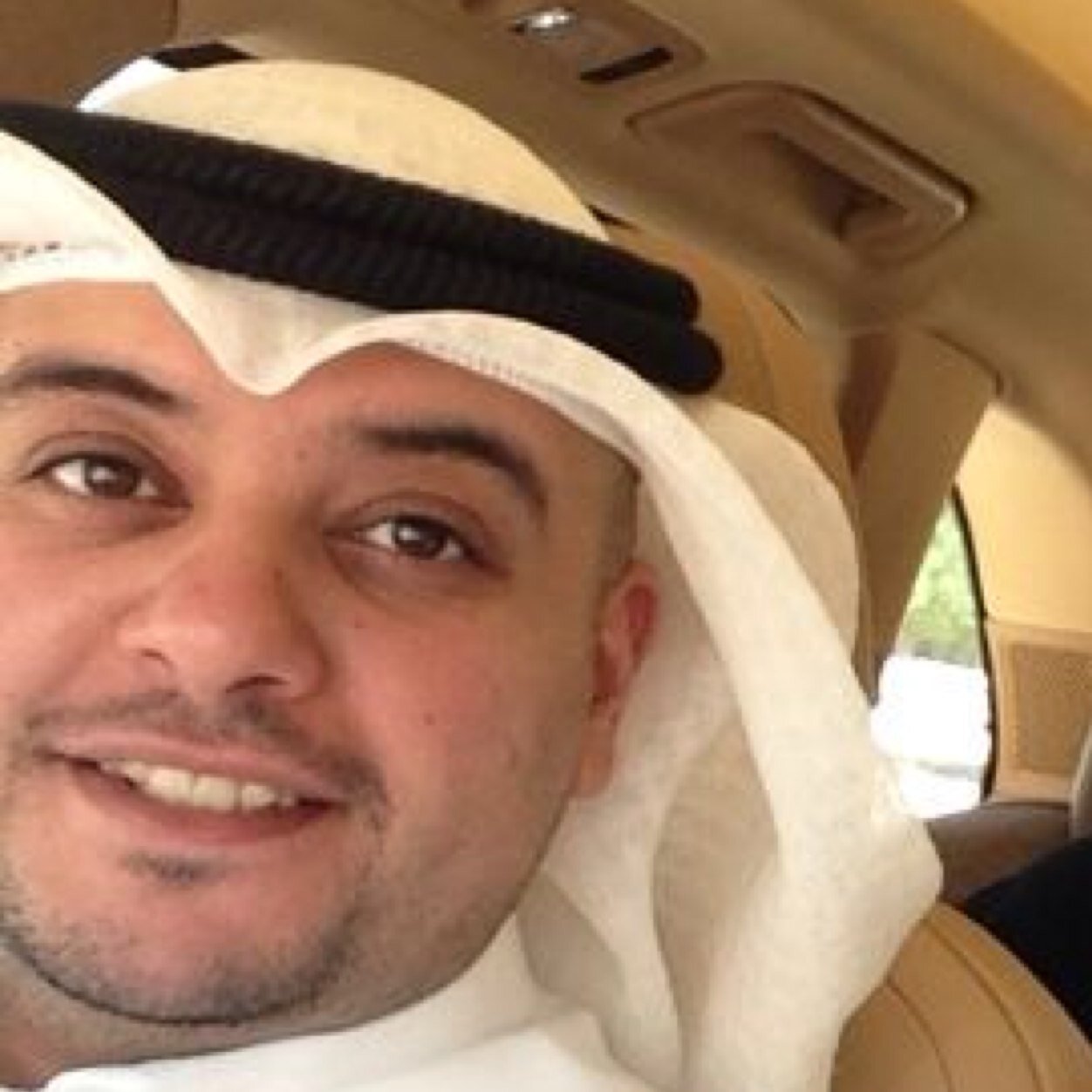 ايجابي ، دائم التعلق ببصيص الأمل Follow me on Instagram @jassimmutawa