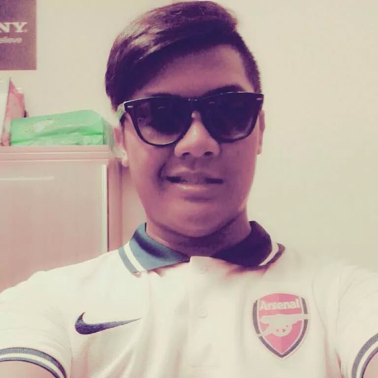 I am danny..just follow me or mentions me....*_*☺...i am taken...piece