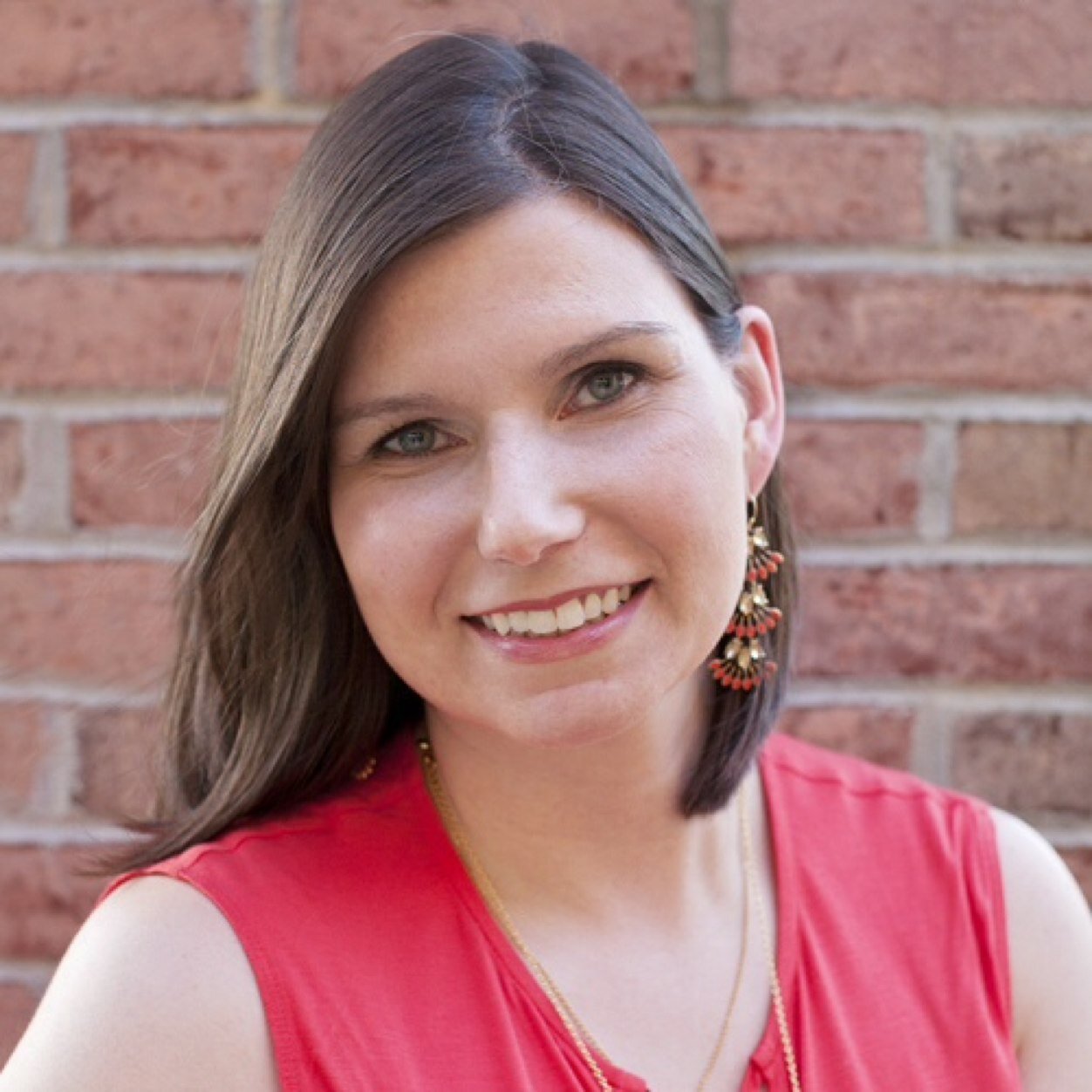 Marketer & mom who loves alliterations. I also love topics related to family, food & finances—just to name a few! My focus now is Colleague Communications!