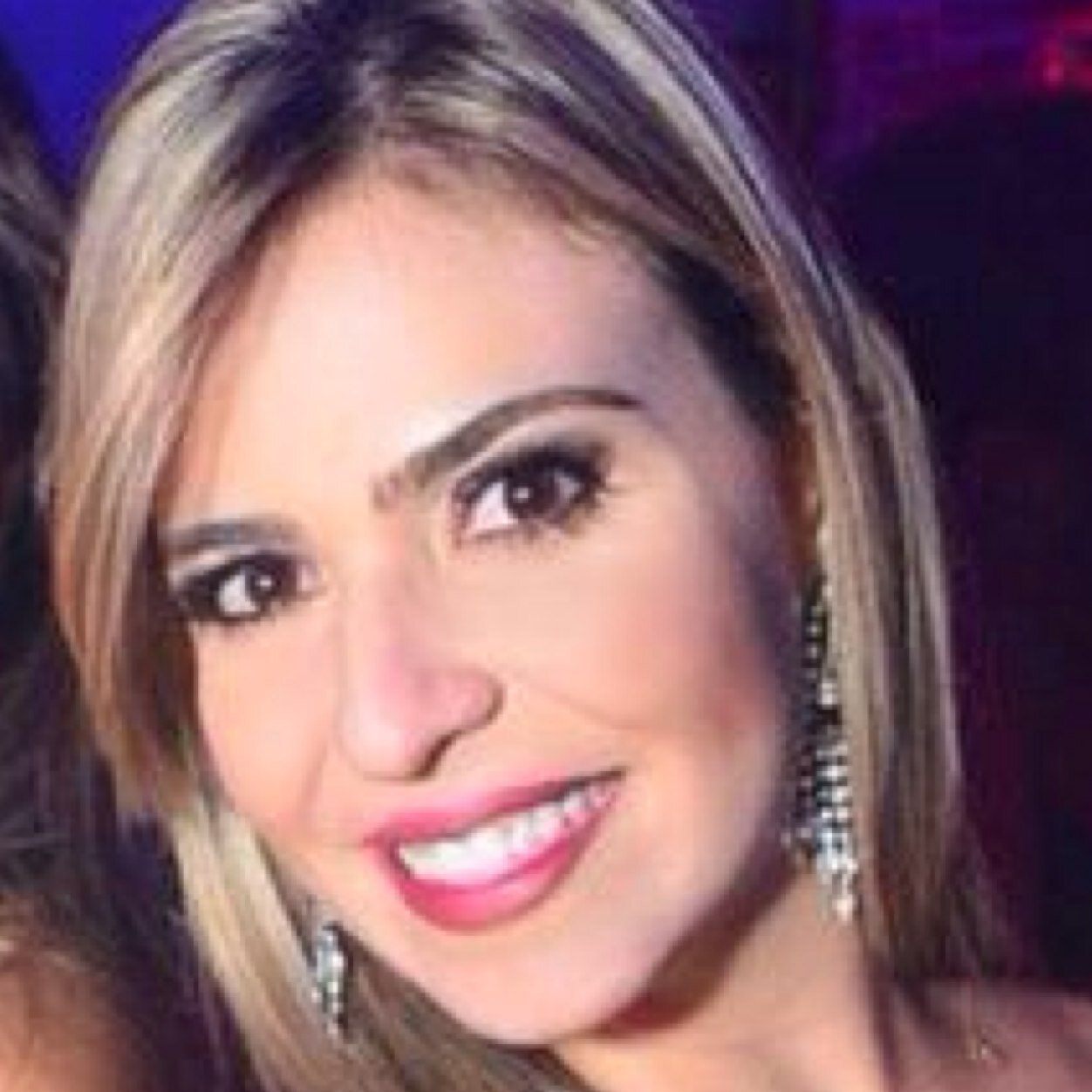Psicóloga formada pela UFRN, especialista em Psicologia Clínica Fenomenológico-existencial, com formação em Gestalt-terapia. Sexóloga - Esp. em Terapia Sexual.