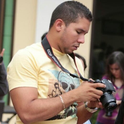 Fiel creyente de Dios, Penonomeño, Ingeniero Mecánico de profesión, MBA, estudiante, amante de la historia, la buena música y la fotografía.